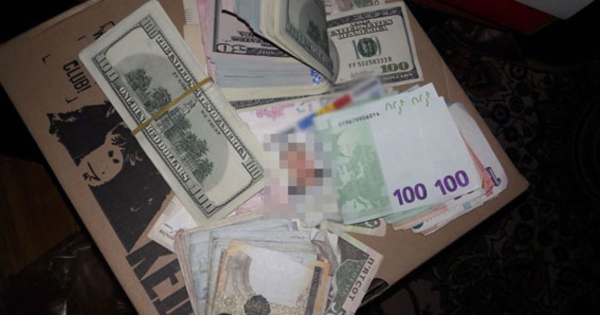 На Закарпатті затримали митників-хабарників із іноземними паспортами