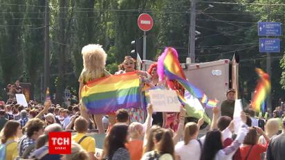 В центре Киева ЛГБТ-сообщество провело яркий Марш равенства