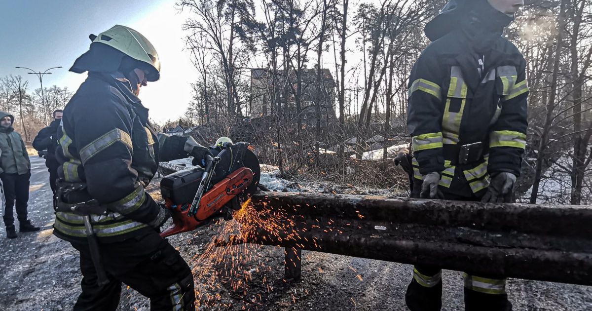 Рятувальники рятувальники деблокували потерпілу із понівеченого авто_1 / © ГУ ДСНС у Києві