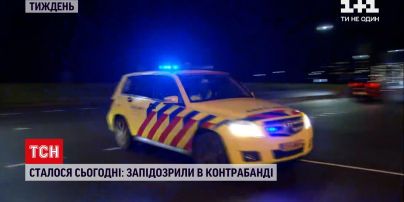 Новини за добу: легковик у річці, пожежа в хостелі та затримання моряків