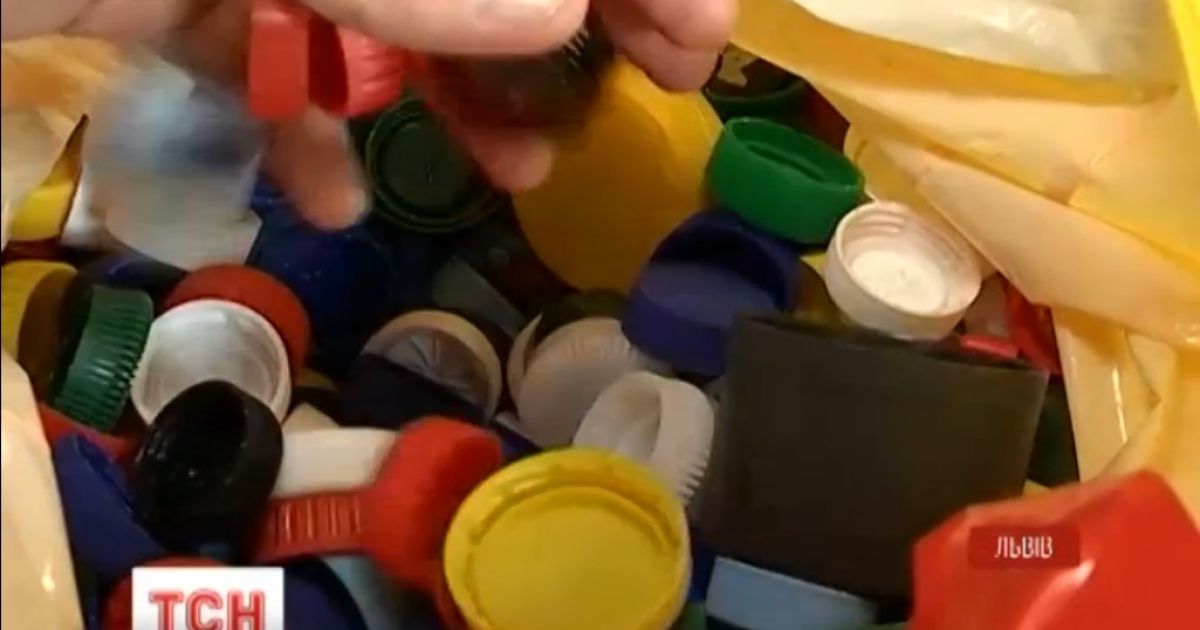 Майже рік у Львові триває акція зі збору пластикових корків