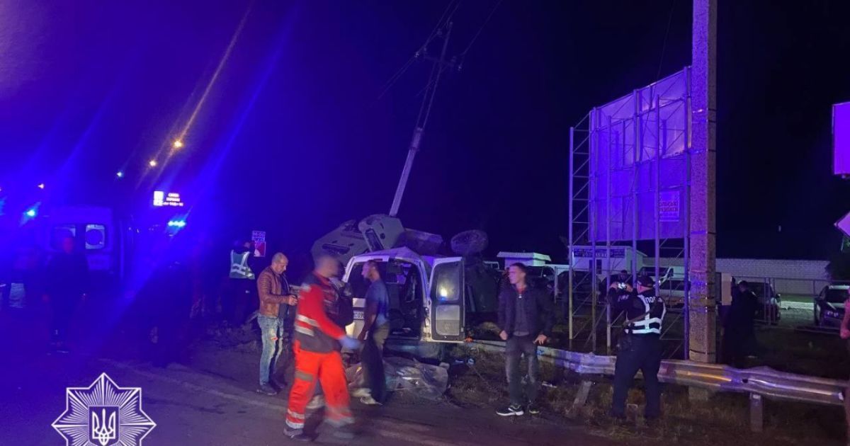 На трассе "Киев — Чоп" в ДТП с военным автомобилем погибли три женщины и ребенок: фото