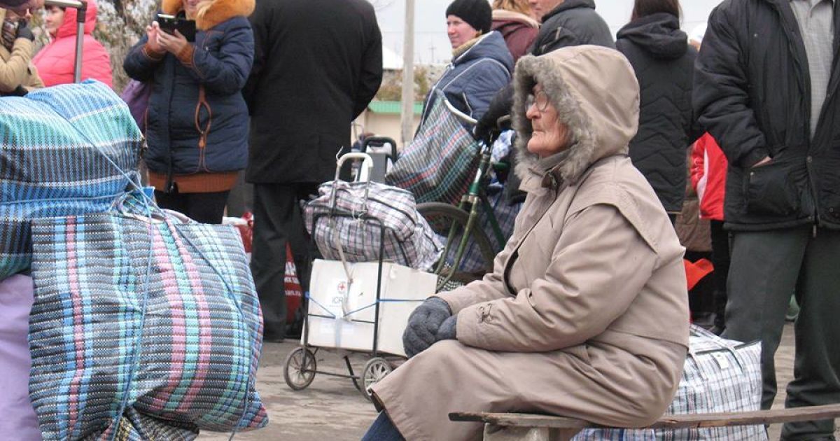 За сутки было оформлено 500 человек / © Facebook/Луганская областная военно-гражданская администрация