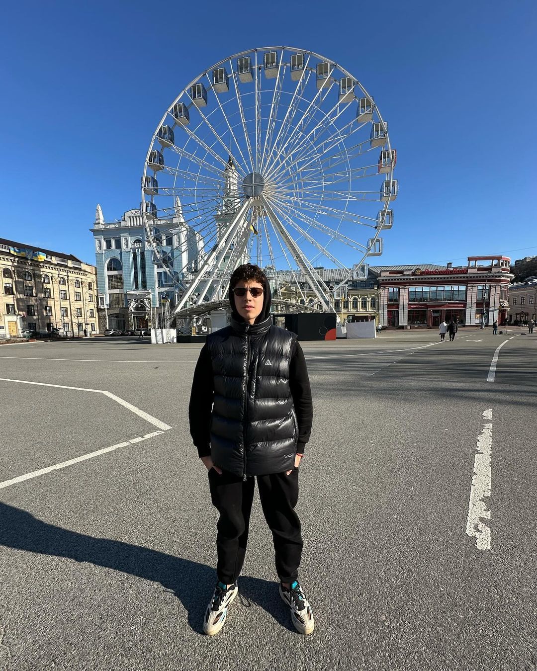 Андрей Джеджула с сыном прогулялись по Киеву. Фото: Instagram Даниэля Джеджулы / © 