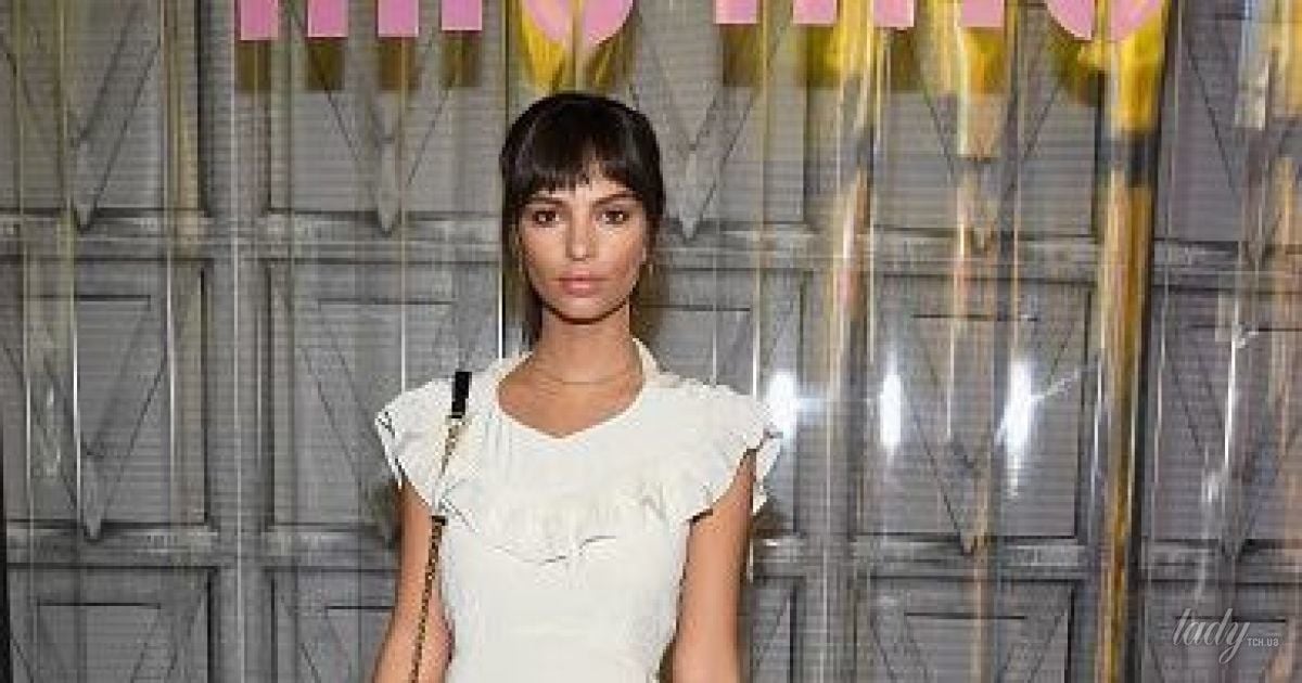 Эмили Ратажковски на показе Miu Miu