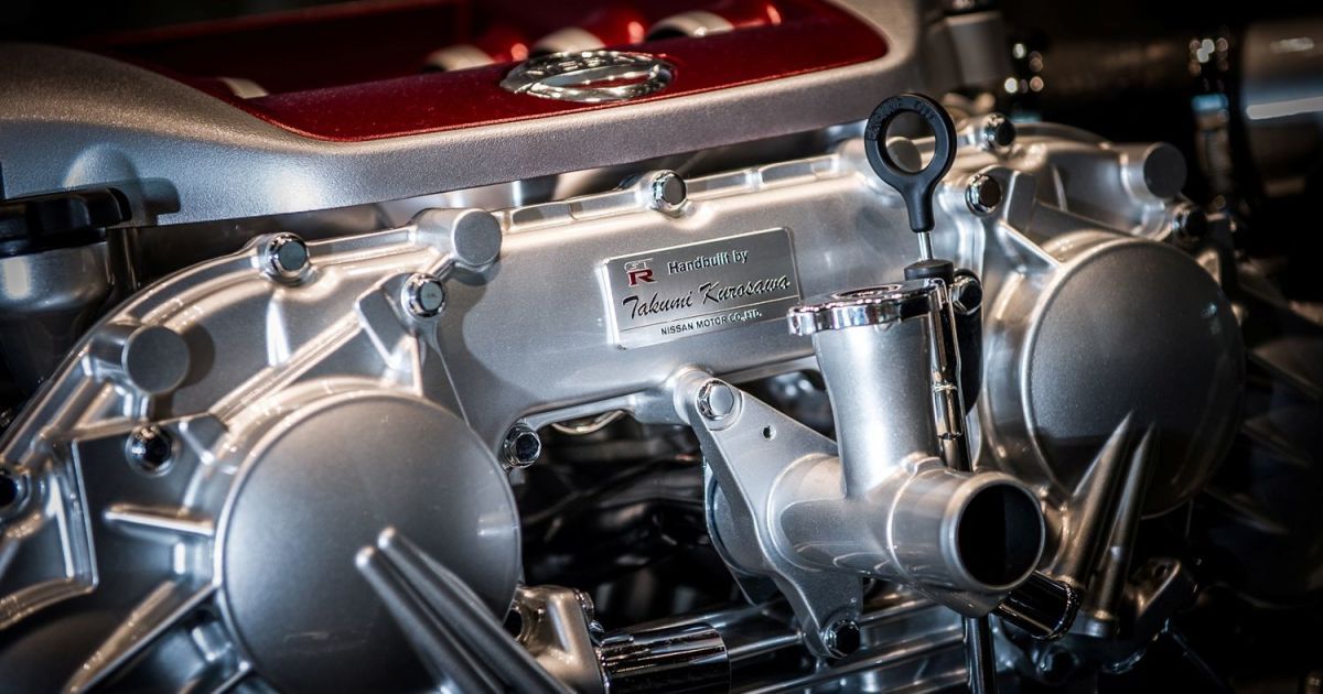 Nissan выпустил видео сборки двигателя спорткара GT-R