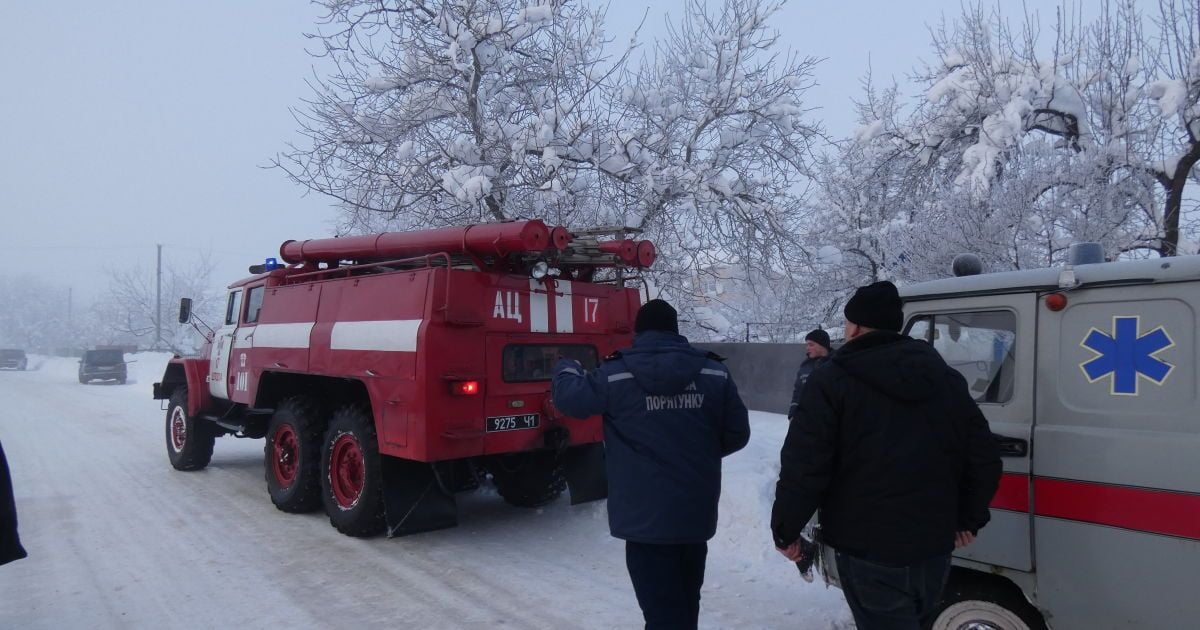 В Україні вирує негода: дороги перетворилися на ковзанки, а люди сидять без світла й тепла