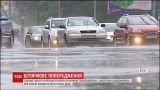 Потужний вітер та рясні дощі - в Україні оголосили штормове попередження