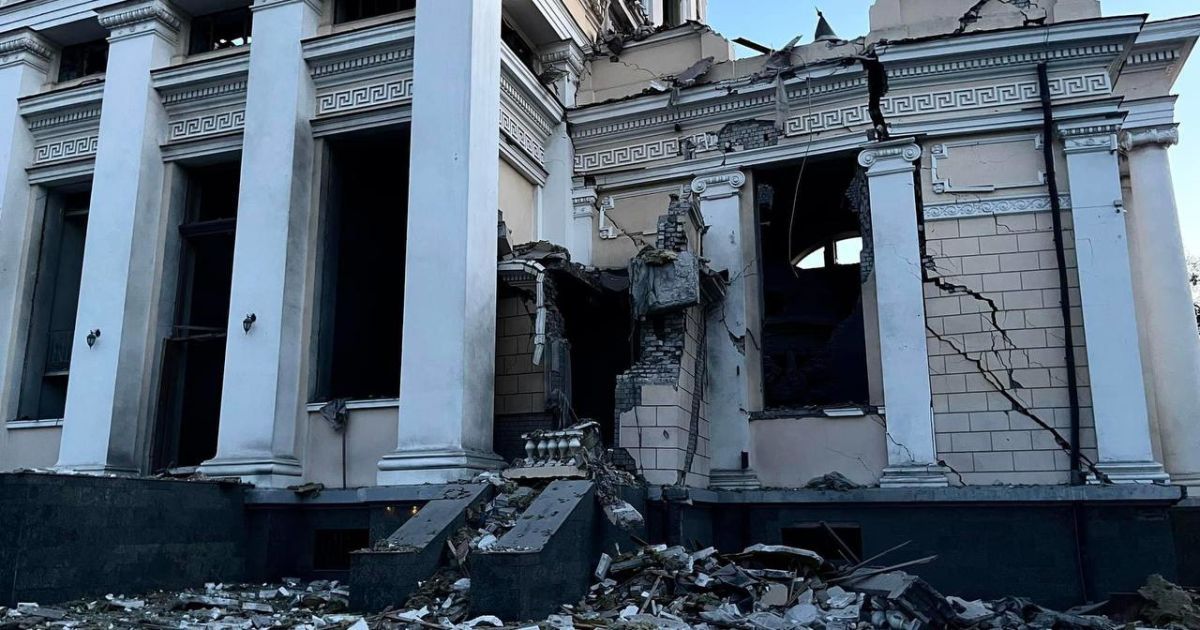 Фото до і після ракетного удару по Спасо-Преображенському кафедральному собору в Одесі 23 липня. ФОТО: Одеська єпархія