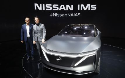 Nissan представил смесь седана и кроссовера на электричестве