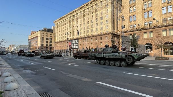 Знищена російська військова техніка на Хрещатику / Фото: Суспільне