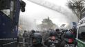 В Германии тысячи человек вышли на протесты против обязательной COVID-вакцинации