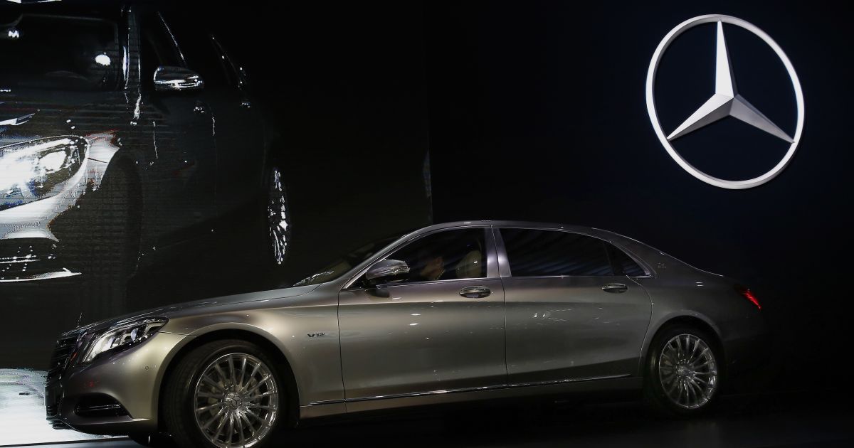 В багаж короля входят два Mercedes-Benz S600 / © Getty Images