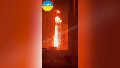 У Мережі зʼявилося відео нічного прильоту у Подільському районі Києва