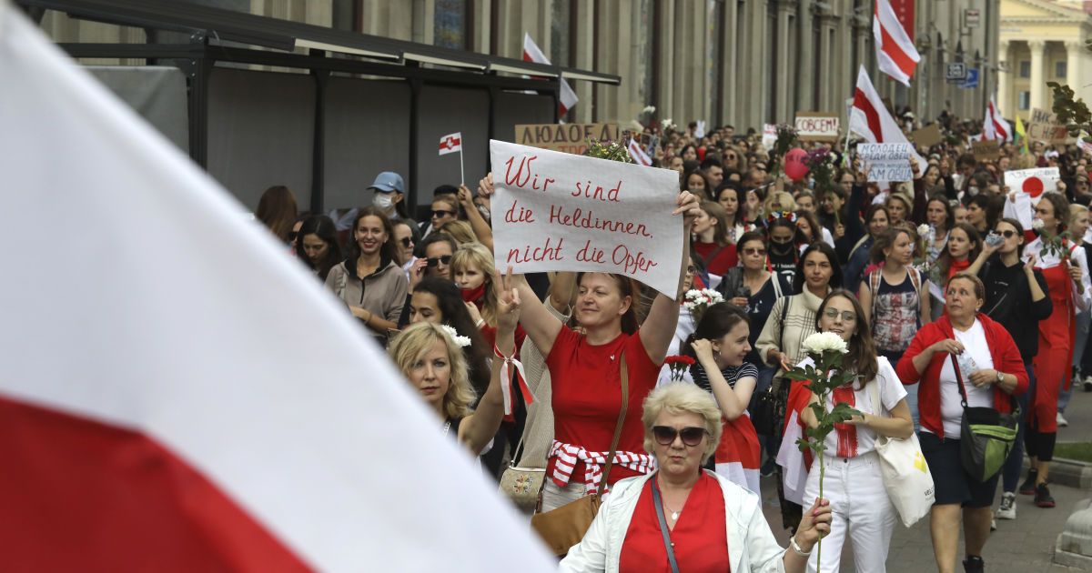 Студенти у Білорусі страйкують через затриманих товаришів, а тисячі жінок вийшли на марш: 28-й день протестів