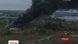 У Броварах рятувальники різних регіонів намагались приборкати пожежу на складах з гумою