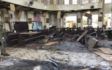 На Филиппинах возле церкви взорваны две бомбы. Десятки погибших
