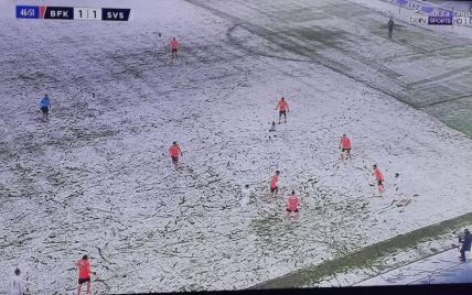 А чи був суперник?: у Туреччині команда вийшла на матч у білій формі і "розчинилася" на полі через снігопад
