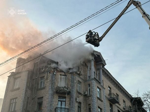 Зранку 1 січня РФ атакувала Київ. / © Управління ДСНС Києва