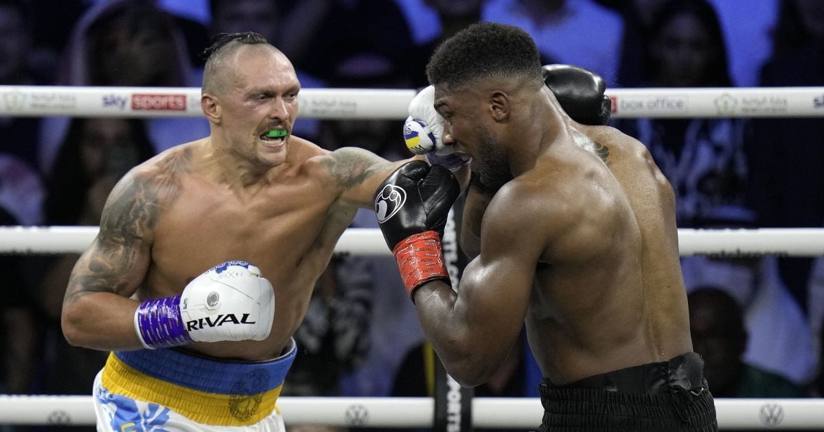 Важлива перемога: як Усик повторно декласував Джошуа та захистив чемпіонські пояси (фото)