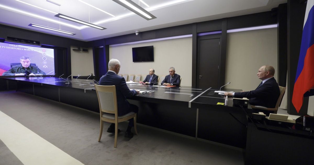 Путин проводит совещание из-за боевых действий в Курской области РФ