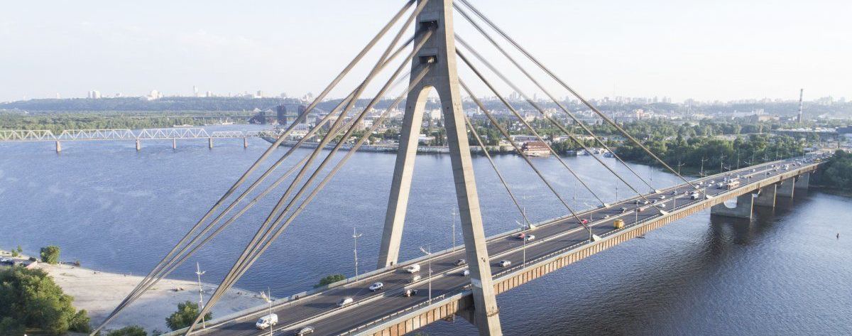 У Києві частково обмежать рух транспорту двома мостами