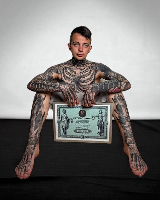 Олег Карпа встановив новий світовий рекорд із кількості тату кісток на тілі / © instagram/bony_kukki