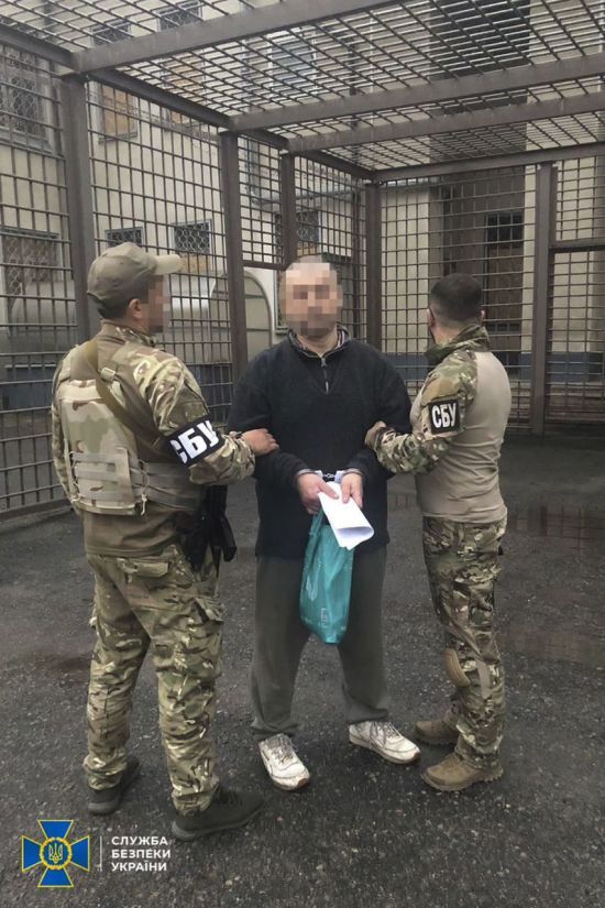 Зняв прапор України в обмін на посаду "мера": у Вовчанську затримали гауляйтера росіян