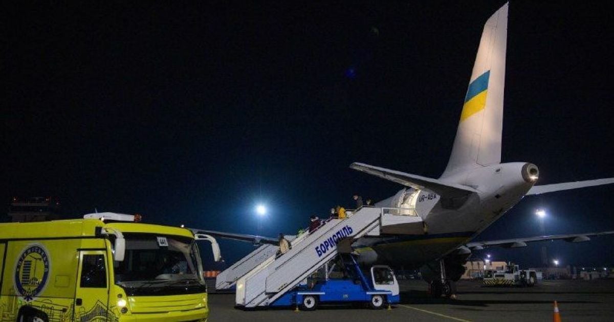Українців, які "застрягли" в Австрії через закриття кордонів, забрав президентський літак