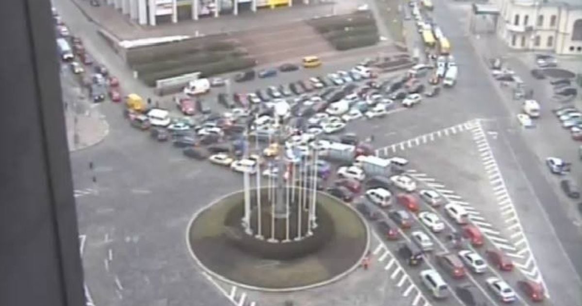"Центр парализован". Киевляне жалуются на пробки из-за перекрытого Майдана