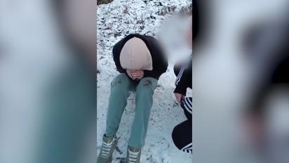 У Мережі з’явилося відео жорстоких знущань старшокласників з дівчини