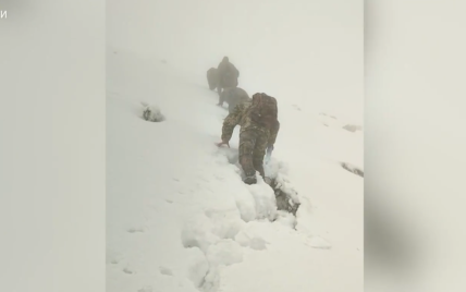 На Закарпатье в горах нашли мертвыми двух уклонистов, которые бежали в Румынию: видео