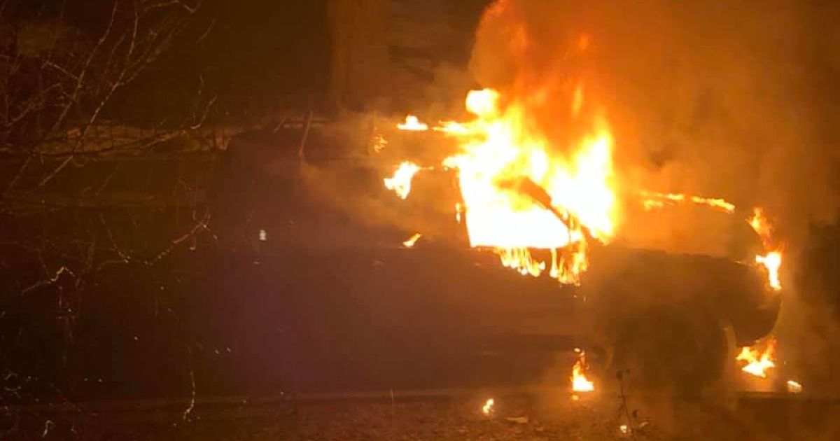 У Києві невідомі спалили авто матері депутата міськради