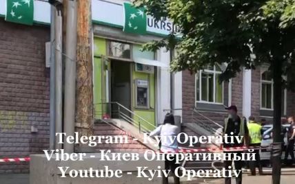 В Киеве ограбили банк на Оболони: женщина бросила в отделение "коктейль Молотова"