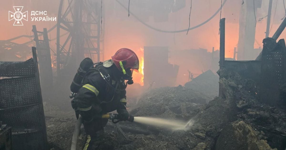 The aftermath of the shelling of "Epicenter" in Kharkiv