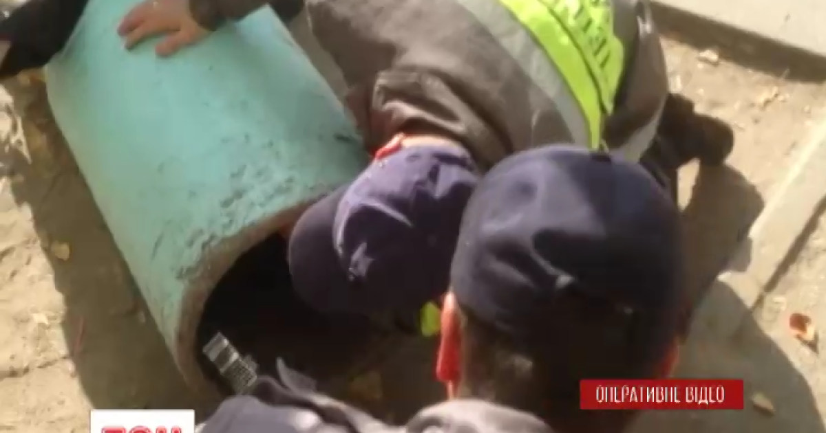 В столице первоклассник застрял в помойке