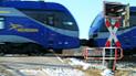 В Днепре поезд на переезде протаранил авто патрульных