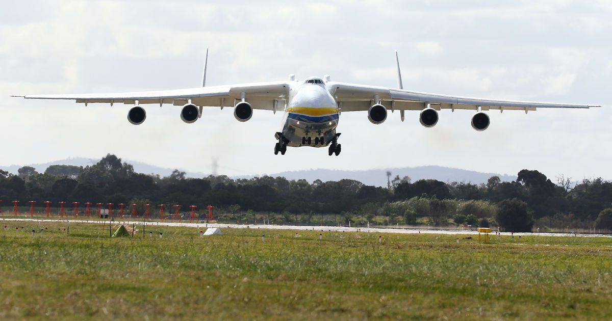 Во время приземления украинского самолета "Мрия" в Лейпциге произошел выброс пламени