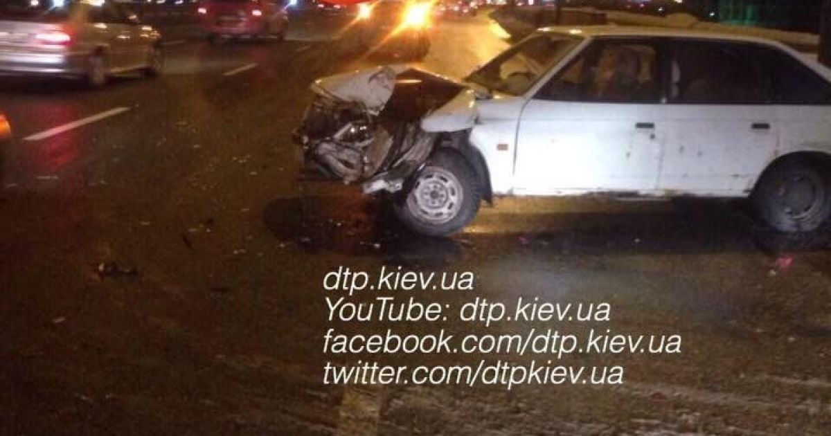 У Києві сталася ДТП біля метро "Славутич"