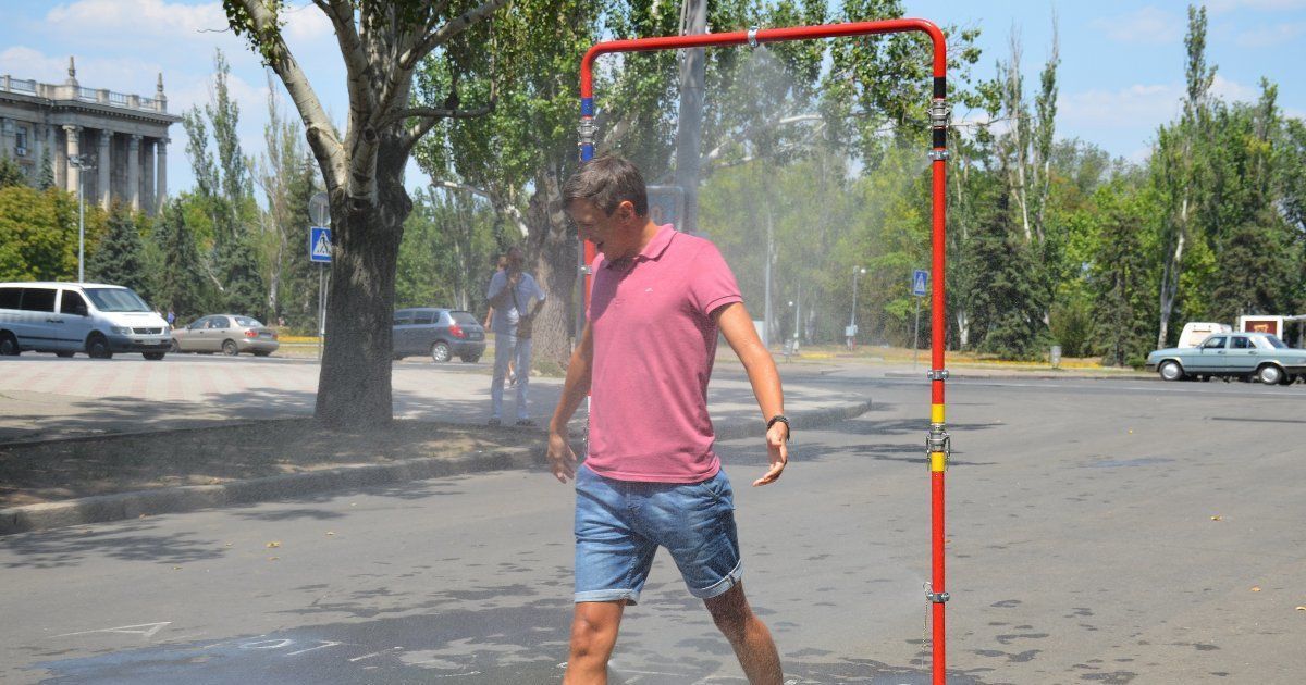 В жару в Киеве поставят два десятка рамок-распылителей воды