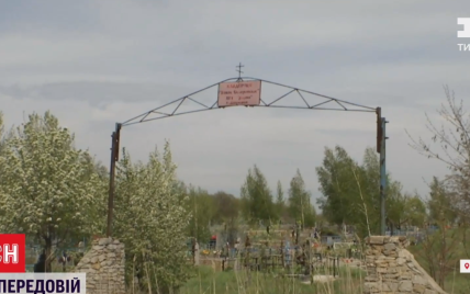Напередодні поминальних днів бойовики на Донбасі обстрілюють цвинтарі
