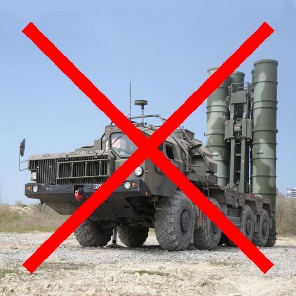 Суттєво пошкоджені чотири пускових установки ЗРК "Тріумф" / © Генеральний штаб ЗСУ / Facebook