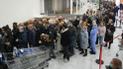 У Росії готуються до невизначеного майбутнього: через різке знецінення рубля під магазинами - довгі черги