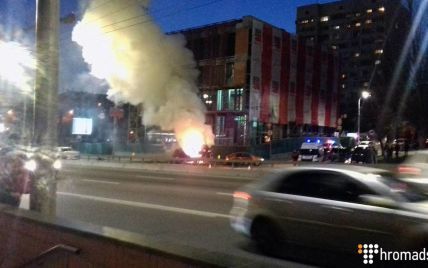 ДТП с пожаром: в Киеве Porsche врезался в Chevrolet