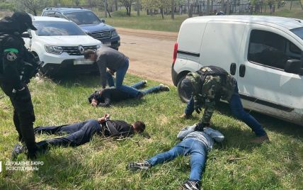 На Одещині затримали зловмисників, які за 4 500 доларів "допомагали" виїхати до Молдови чоловікам призовного віку