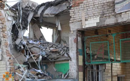 Ракетні удари по Дніпропетровщині: зруйновано об’єкт залізниці, під завалами СТО шукають людей