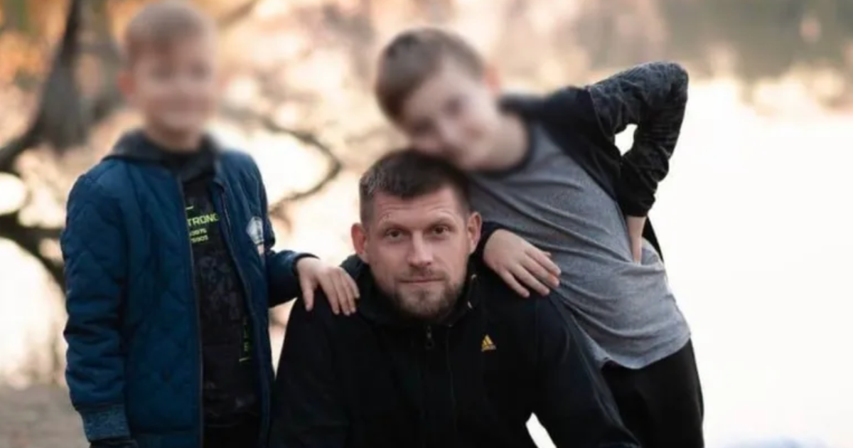 Джумбері Сілогава із, ймовірно, своїми дітьми / Скриншот