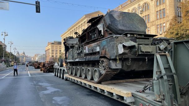 Знищена російська військова техніка на Хрещатику / Фото: Суспільне