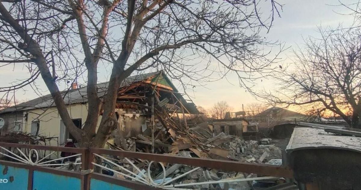 Боевики дважды обстреляли Невельское: сегодня будут эвакуировать жителей прифронтовой деревни