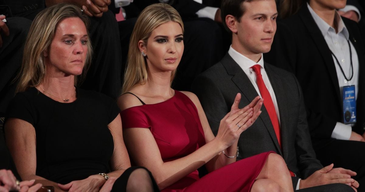 Іванка Трамп носить речі дизайнерів-іноземців попри заклики батька "купувати американське"